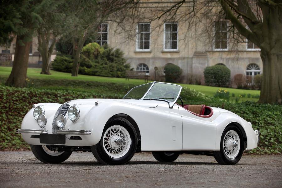  Jaguar XK120 Roadster White 1953 года  (фото 1 из 39)